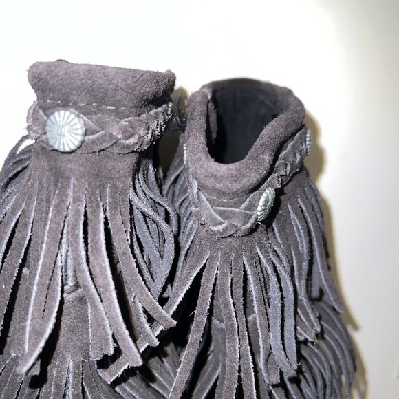 MINNETONKS 5-Layer Black Fringe Boot Size 8 - Picture 4 of 6